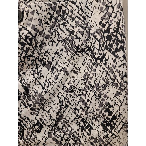 New York & Company Snakeprint Shorts - Picture 4 of 6